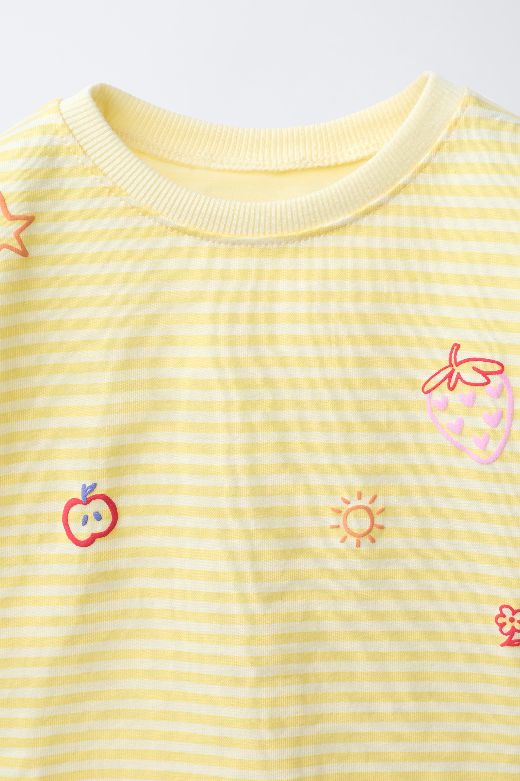T-SHIRT À RAYURES ET DÉTAILS EN RELIEF